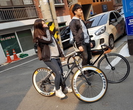 커풀들의 기념한강라이딩 출발~~